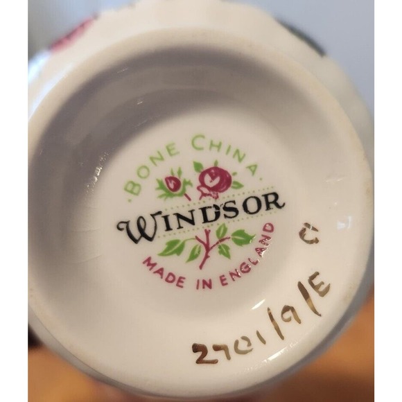 WINDSOR SIGNED & NUMBERED Bone China Teacup & Saucer Roses Gold Gilded England - Picture 2 of 9